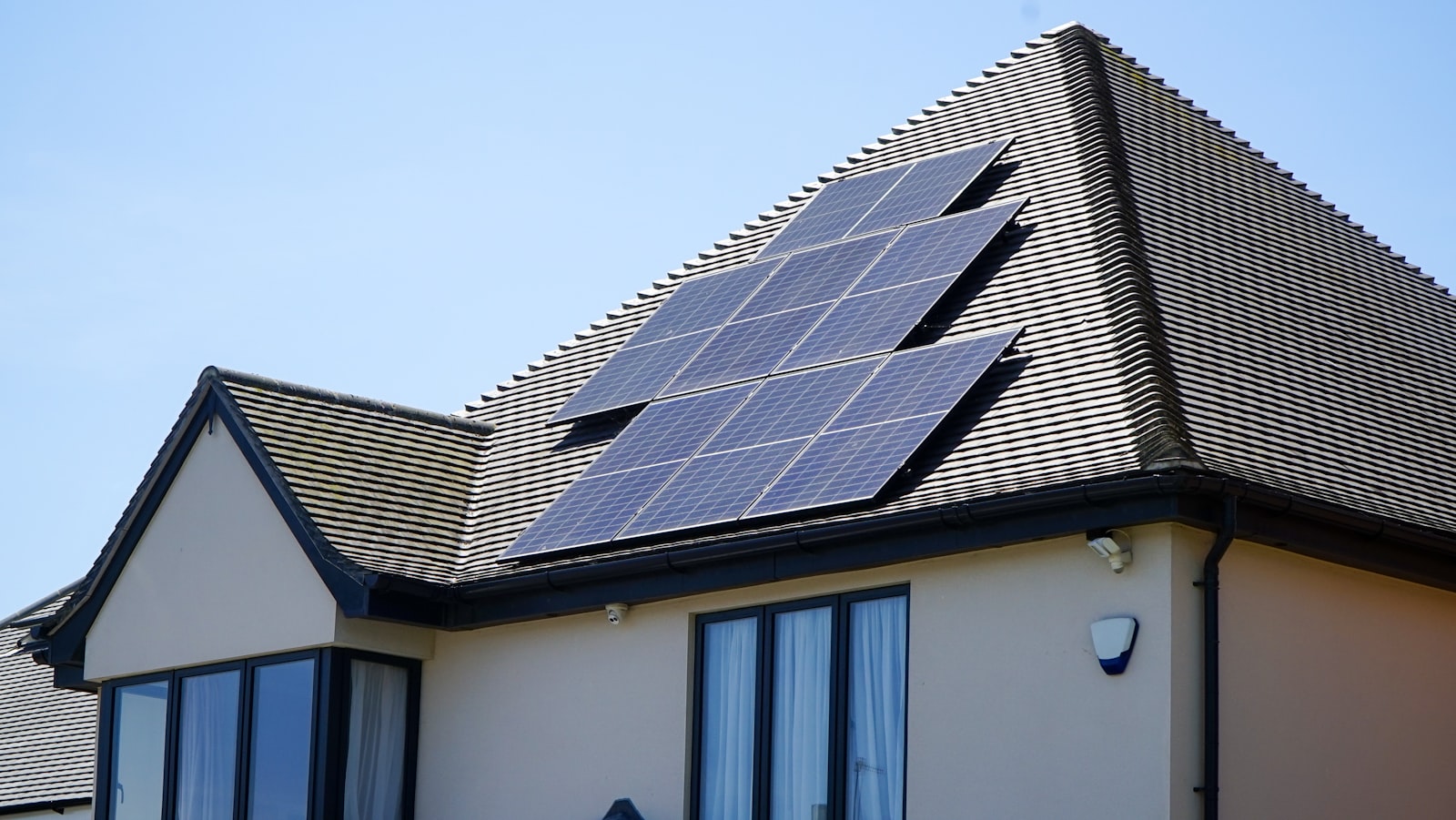 Paneles solares integrados al diseño de una casa