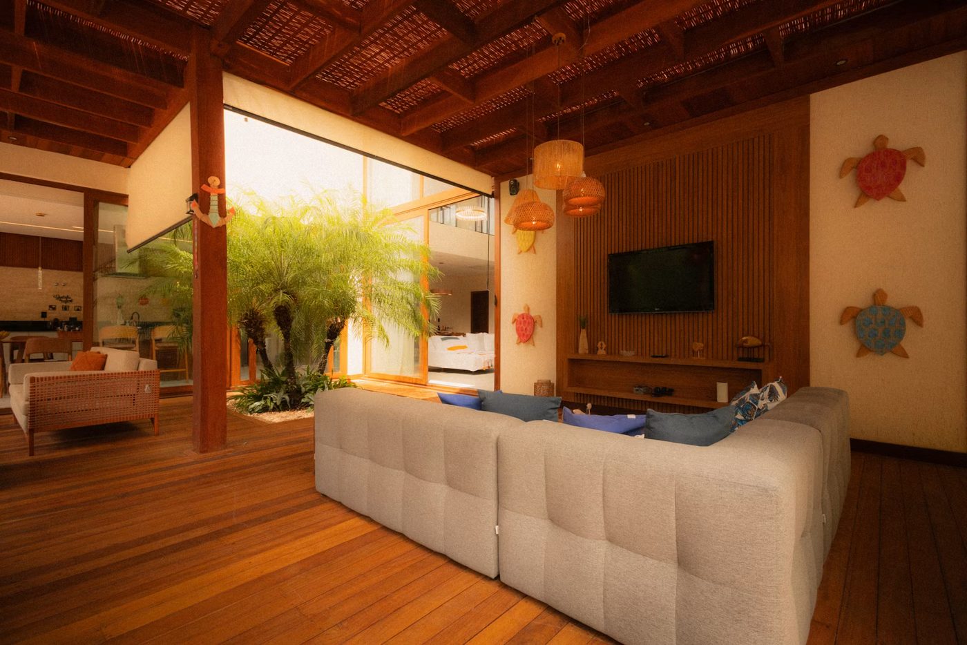 Sala tropical con automatización Jatsel
